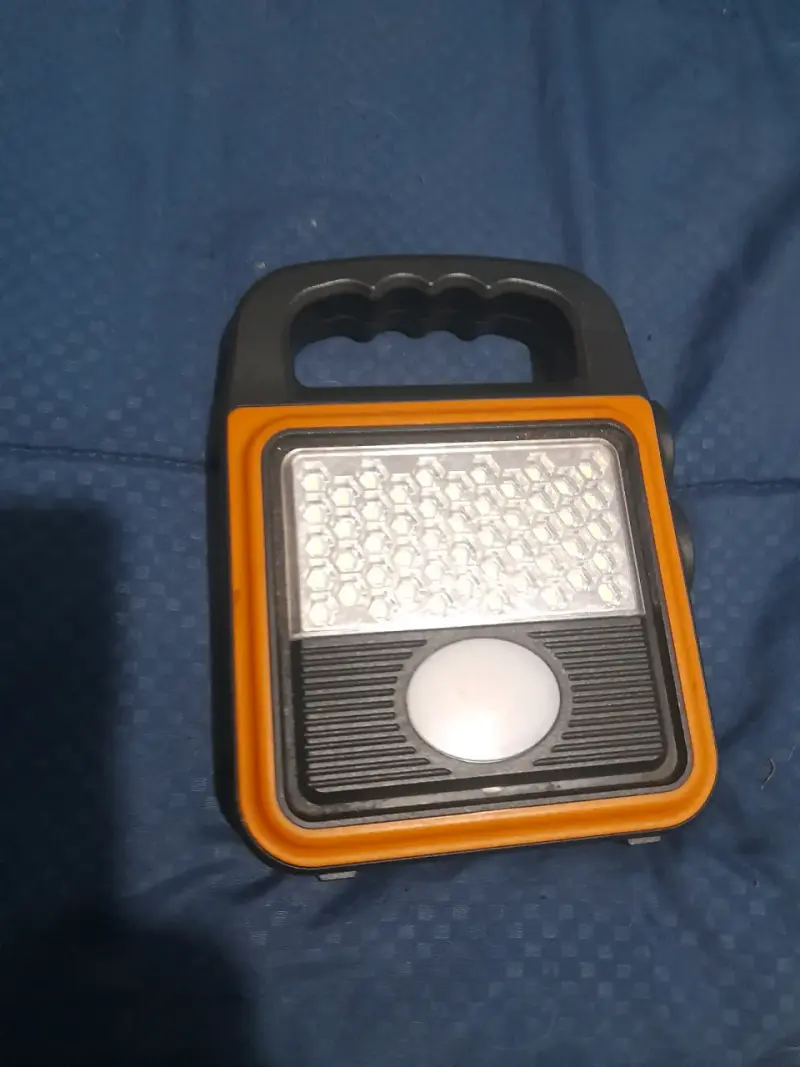 Linterna LED portátil recargable con asa - 4