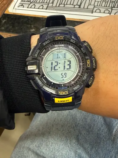 Reloj digital Casio Pro Trek con sensor - miniatura 1