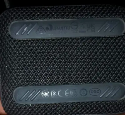 Parlante portátil Bluetooth resistente al agua - miniatura 1