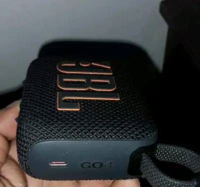 Parlante portátil Bluetooth resistente al agua - miniatura 2