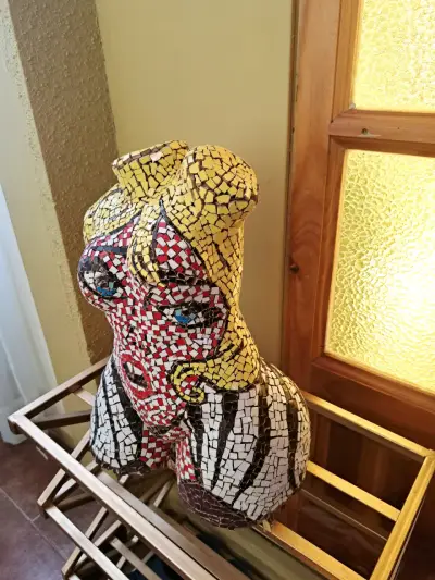 Escultura de mosaico estilo pop art - miniatura 2