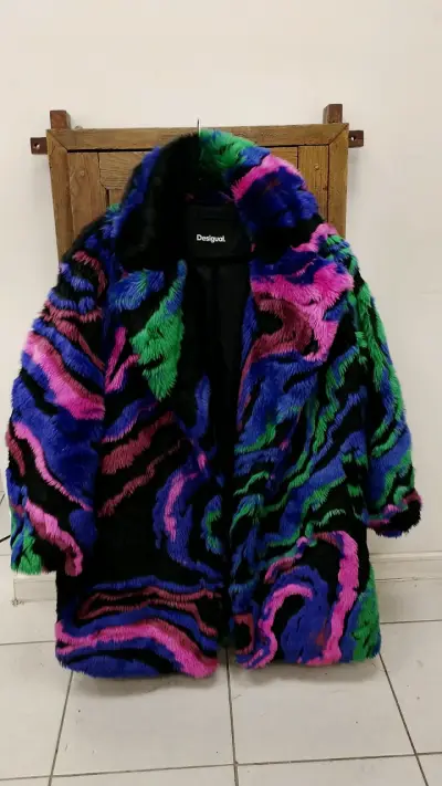 Abrigo desigual - miniatura 1