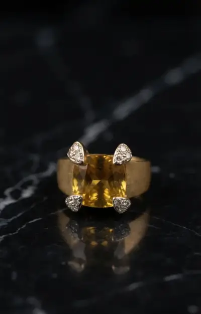 Anillo de Cóctel "Glow" en Oro con Gema Central - miniatura 1