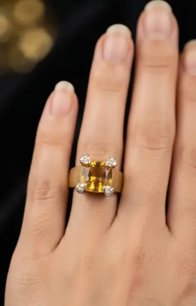 Anillo de Cóctel "Glow" en Oro con Gema Central - miniatura 2