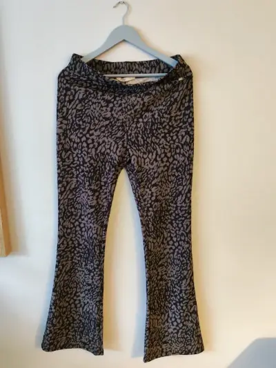 Pantalones acampanados - miniatura 1