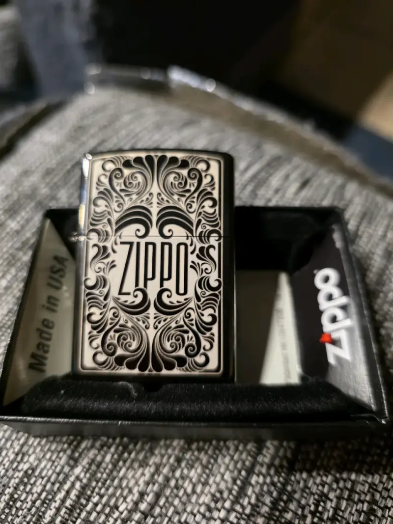 Encendedor Zippo diseño ornamental - 1