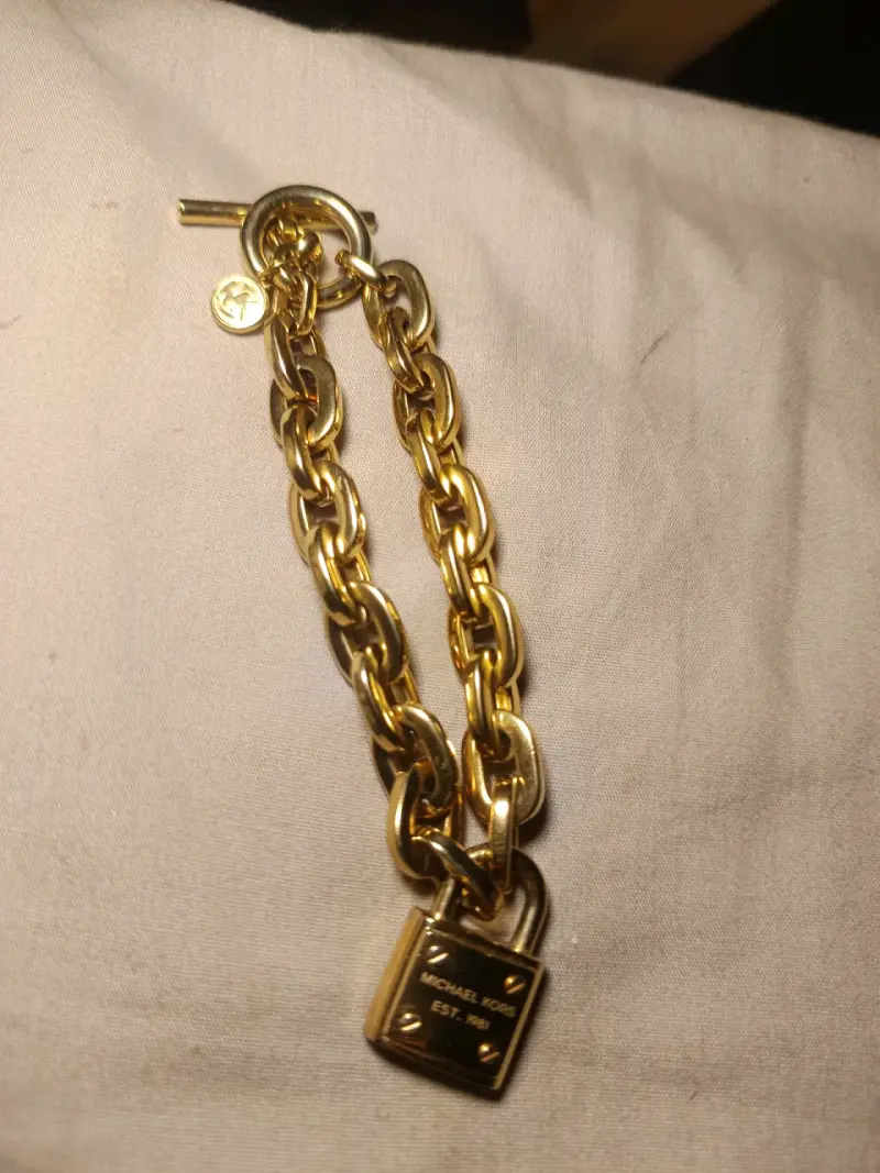 Pulsera dorada Michael Kors con candado - 1