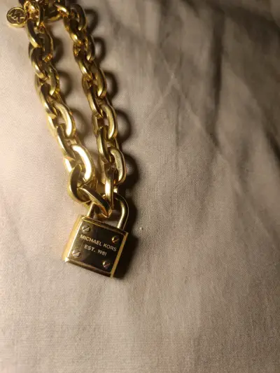 Pulsera dorada Michael Kors con candado - miniatura 3
