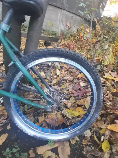 Bicicleta BMX verde para acrobacias - miniatura 3