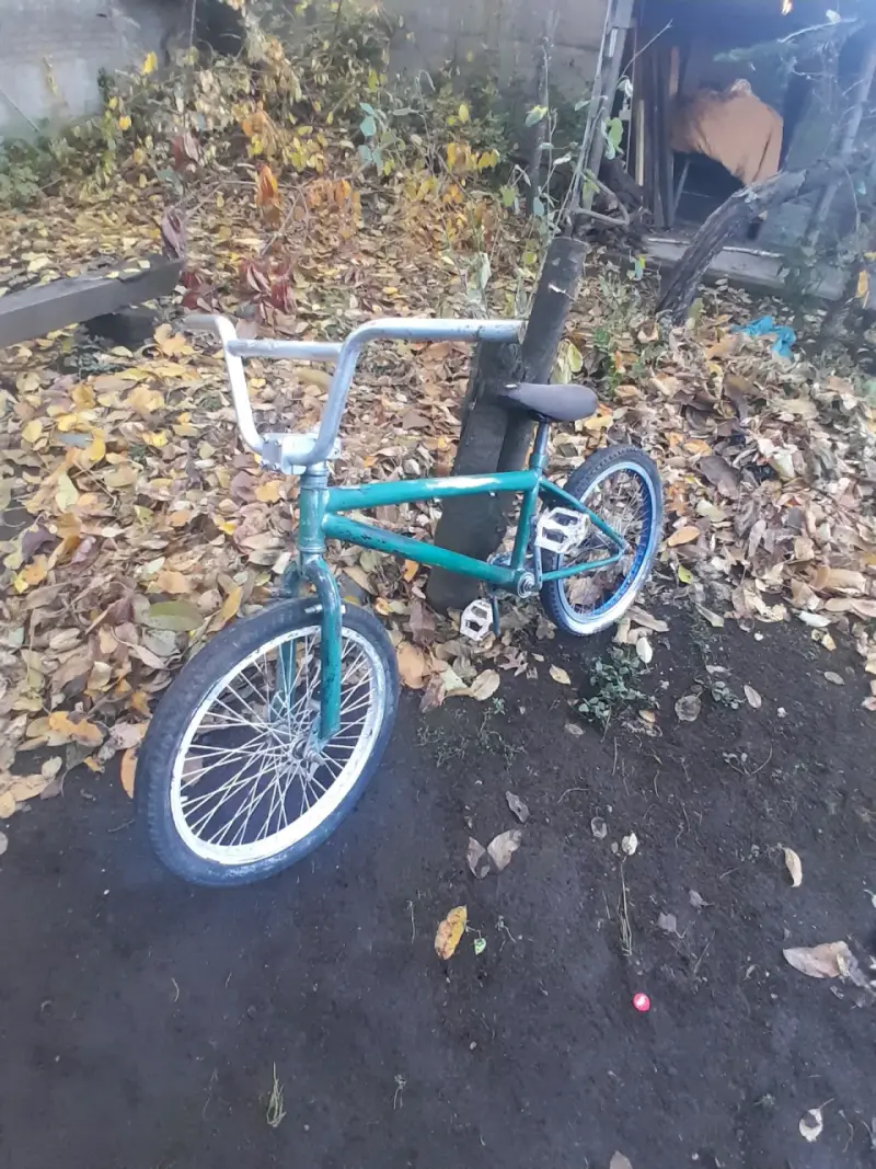 Bicicleta BMX verde para acrobacias - 5