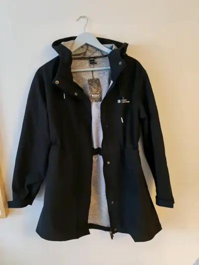 Chaqueta impermeable negra - miniatura 1