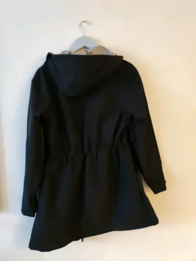 Chaqueta impermeable negra - miniatura 3