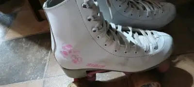 Patines de cuatro ruedas blancos con diseño floral - miniatura 4