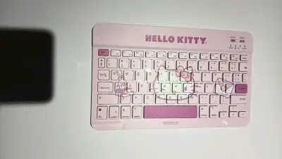 Tablet Lenovo con carcasa y teclado hello Kitty - miniatura 6