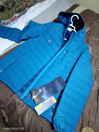 Chaqueta de invierno azul con capucha - miniatura 2