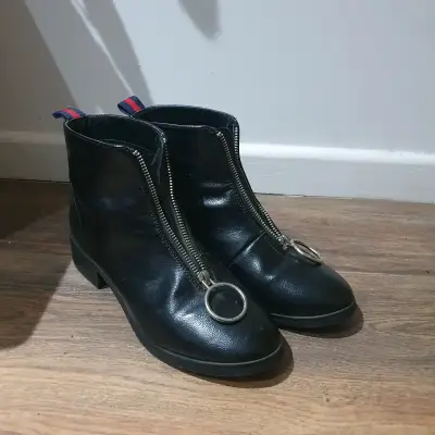 Botines Via Uno negros con cierre frontal - miniatura 1