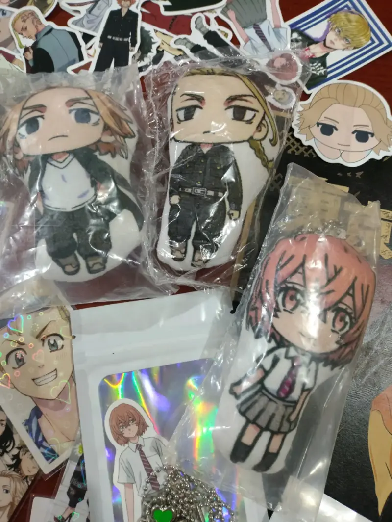 Set de figuras y stickers tokyo revengers - 3