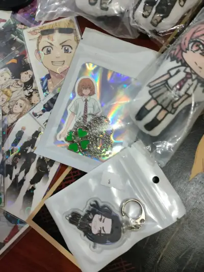 Set de figuras y stickers tokyo revengers - miniatura 4