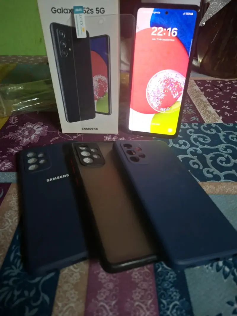 Samsung Galaxy A52s 5G con caja y accesorios - 1
