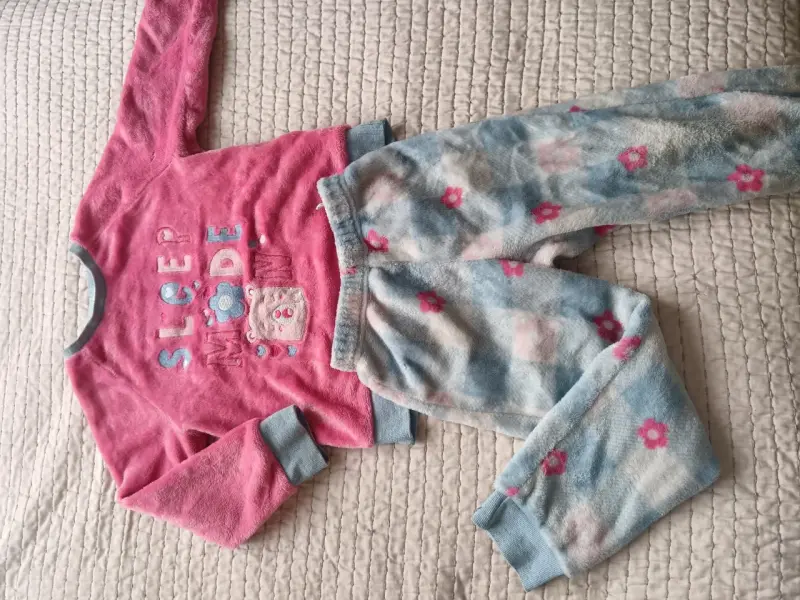 Pijama infantil polar rosa y celeste
