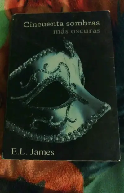Cincuenta Sombras Más Oscuras de E.L. James - miniatura 1