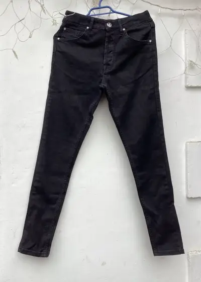 Jeans Gym King Skinny Fit Negro Tiro Medio Botones - miniatura 1