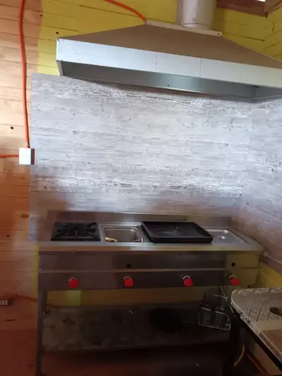 Cocina industrial de acero inoxidable con campana - miniatura 1