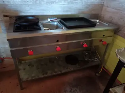 Cocina industrial de acero inoxidable con campana - miniatura 3