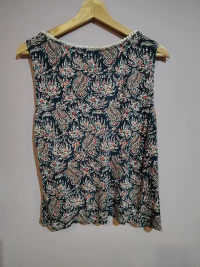 Polera sin mangas estampada con encaje - miniatura 2
