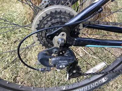 Bicicleta de montaña Trek con suspensión delantera - miniatura 2