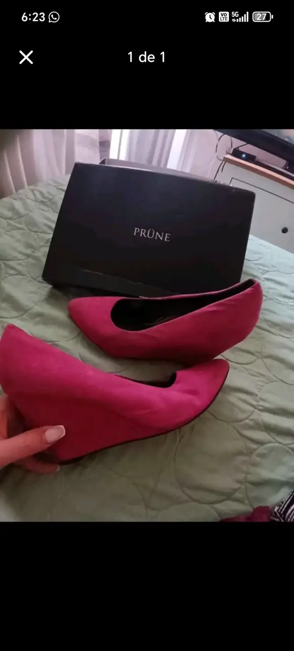 Zapatos de tacón fucsia en buen estado