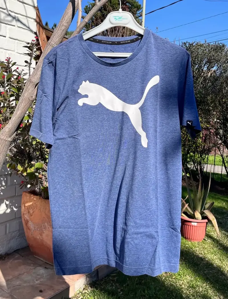 Polera azul Puma con logo grande