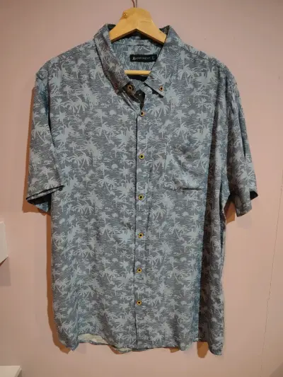 Camisa estampada de hombre color gris - miniatura 1