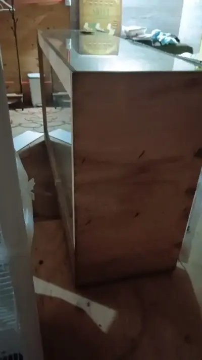 Vitrina de madera y vidrio para exhibición grande - miniatura 3