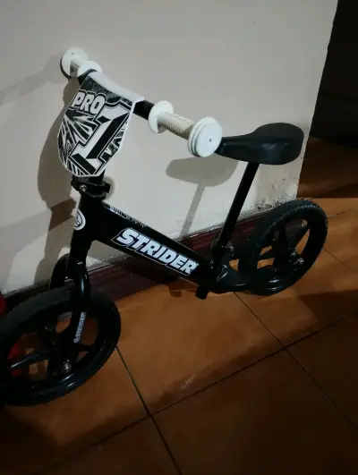 Bicicleta de equilibrio Strider Pro para niños - miniatura 2