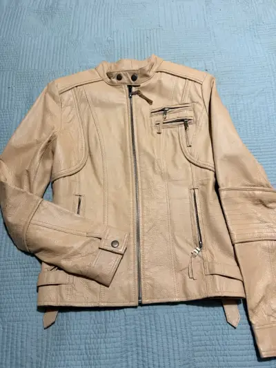 Chaqueta de ecocuero beige con cierre metálico - miniatura 2