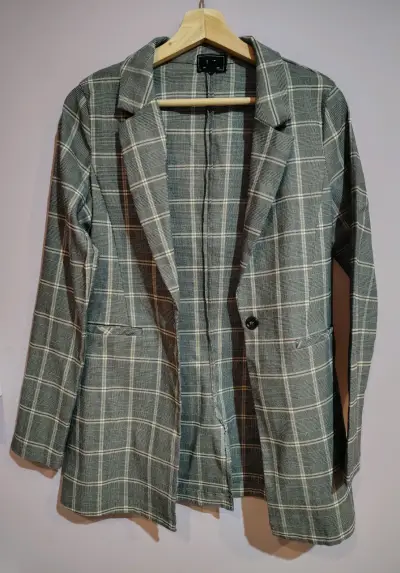 Blazer de mujer a cuadros gris elegante - miniatura 1
