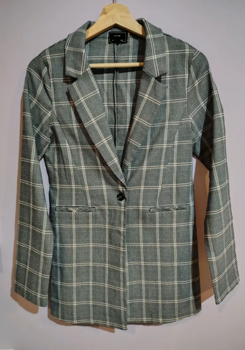 Blazer de mujer a cuadros gris elegante - 2