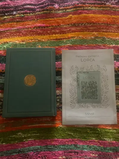 Libro de poemas esenciales de Gabriela Mistral - miniatura 2