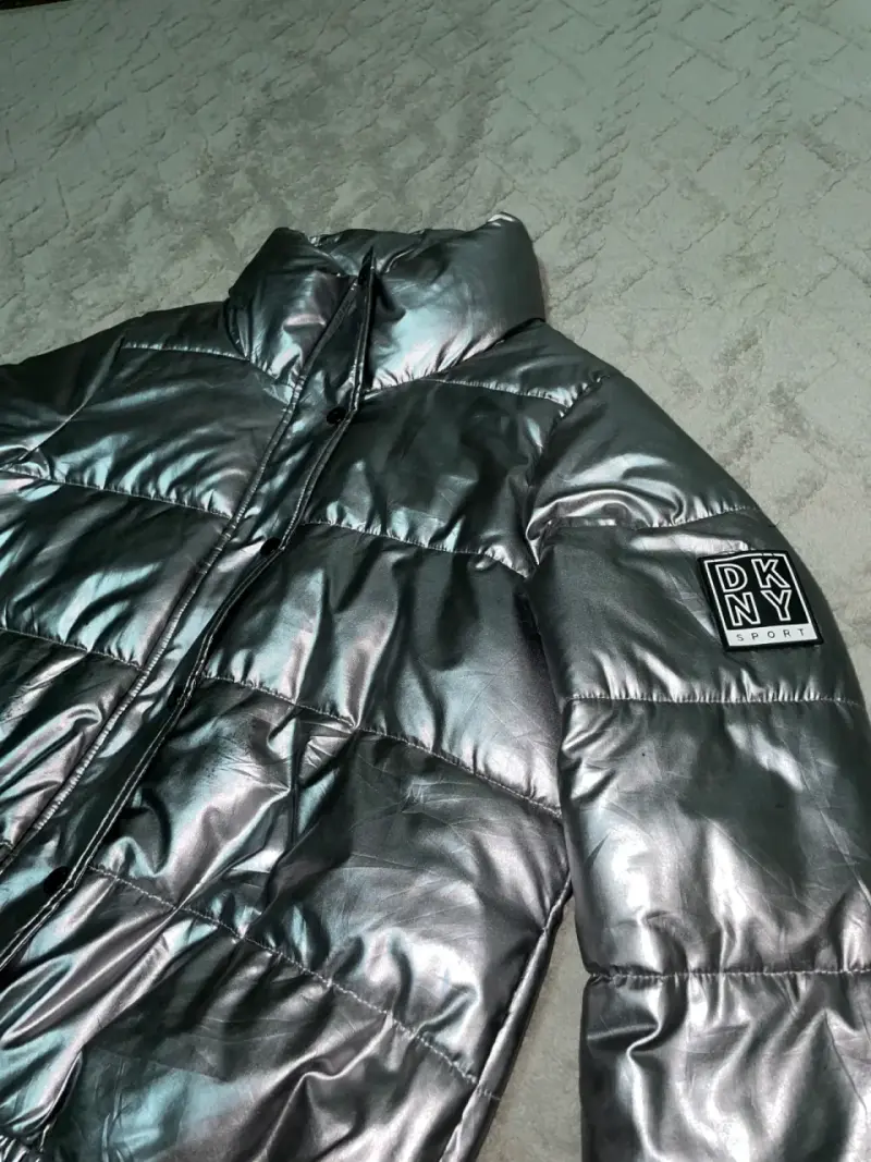 Chaqueta acolchada plateada DKNY Sport para mujer - 2