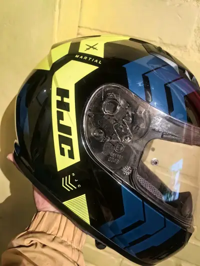 Casco de moto HJC Martial con diseño moderno - miniatura 1