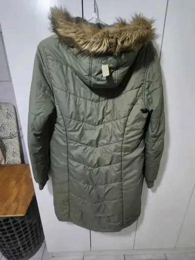Parka verde con capucha de piel sintética - miniatura 1