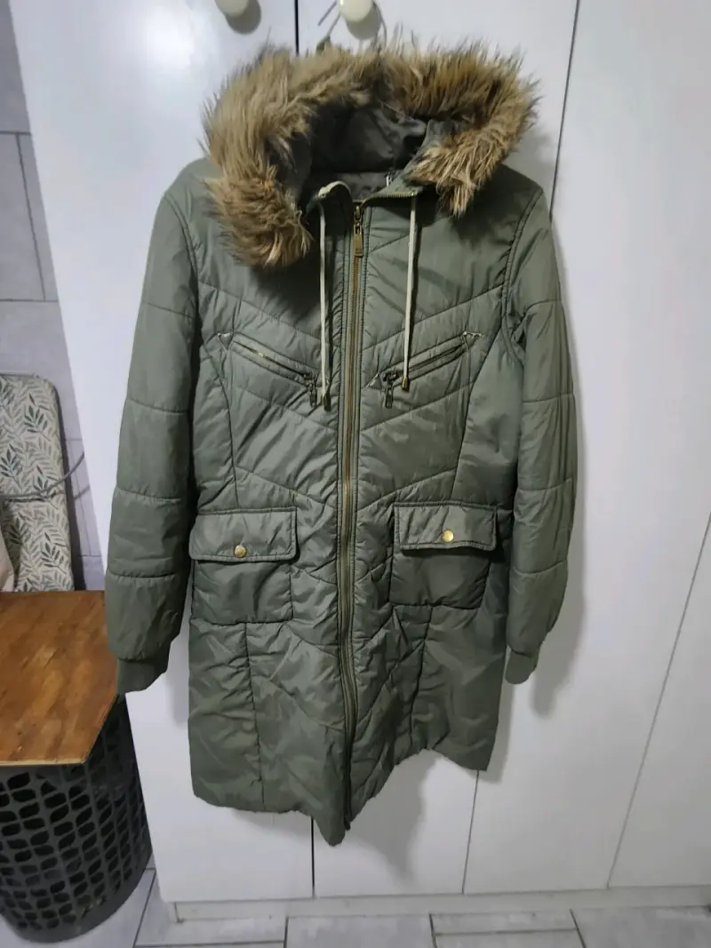 Parka verde con capucha de piel sintética - 2