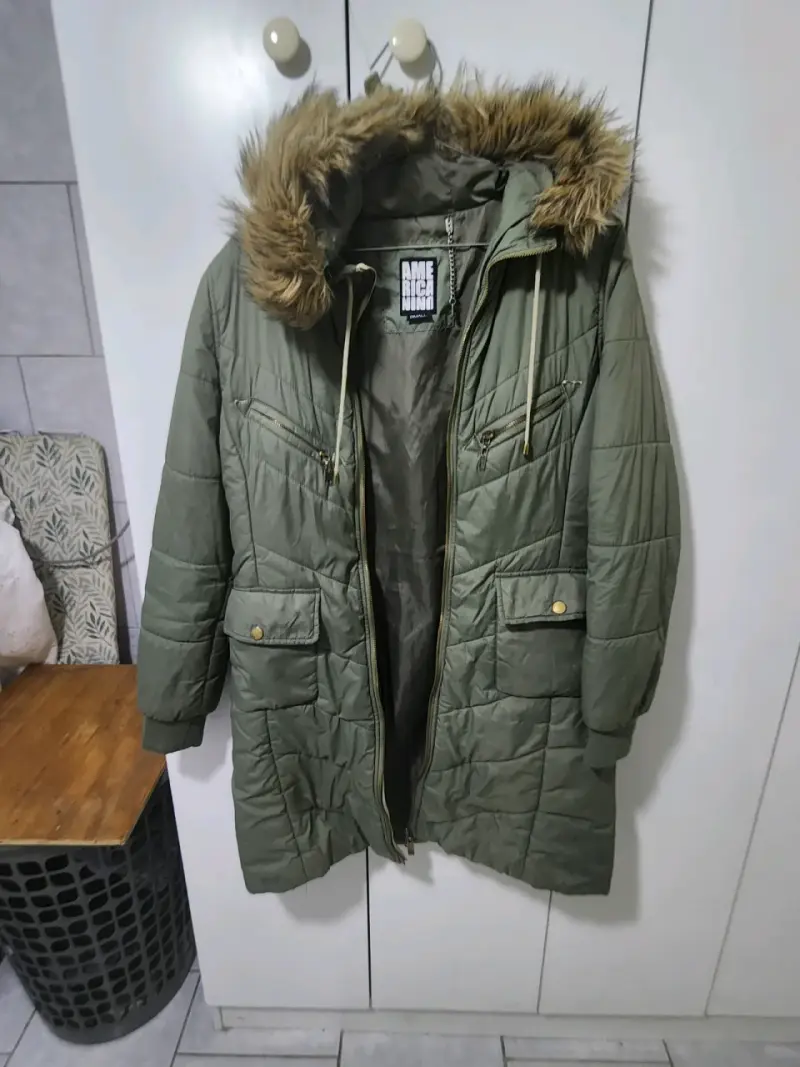 Parka verde con capucha de piel sintética - 3