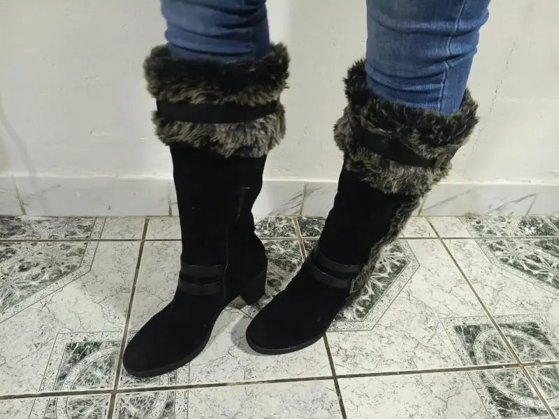 Botas negras de invierno con forro de piel sintética - 2