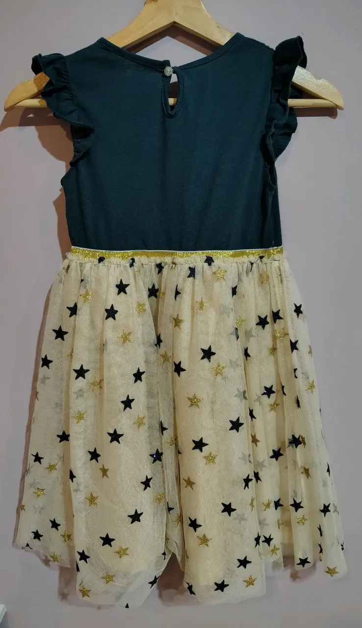 Vestido infantil con estrellas y volantes - 2