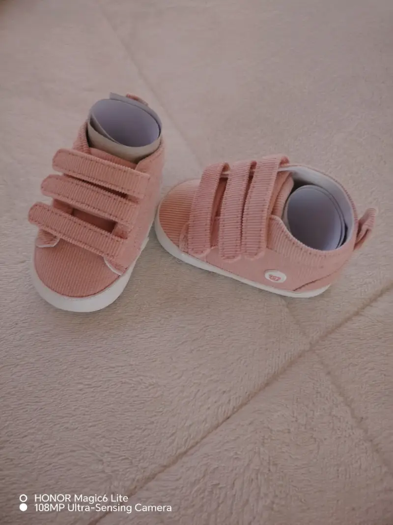 Zapatillas rosadas para bebé con velcro - 1
