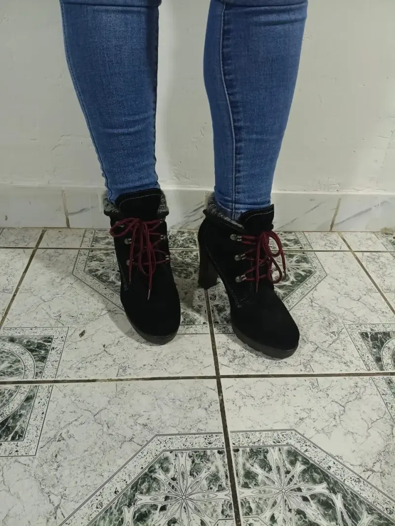 Botines de tacón alto negros con cordones - 1