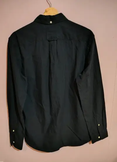 Camisa negra de hombre estilo casual - miniatura 2