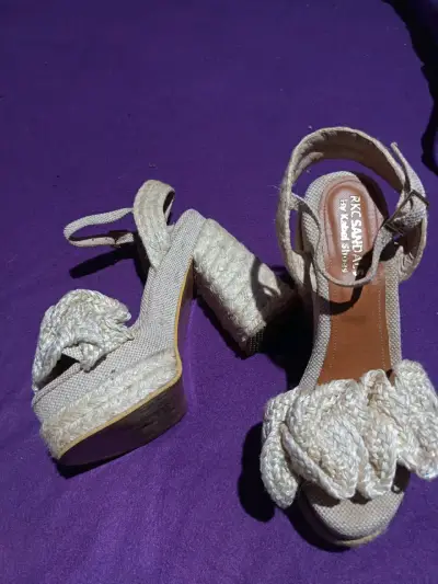Sandalias de plataforma beige con diseño trenzado - miniatura 5